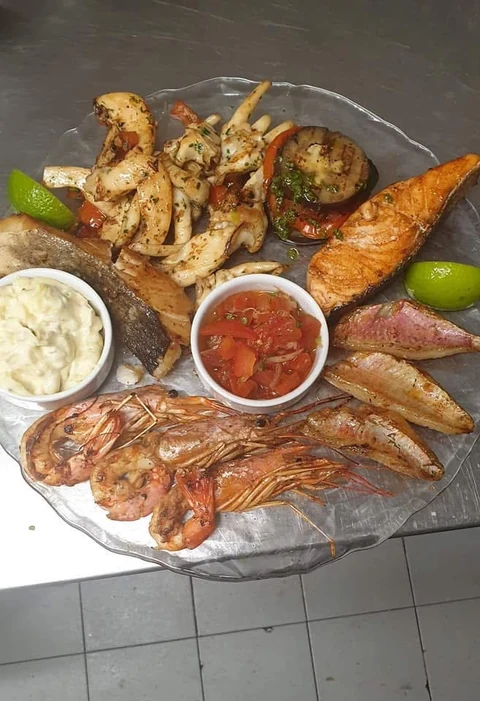 Plateau de poissons et fruits de mer.